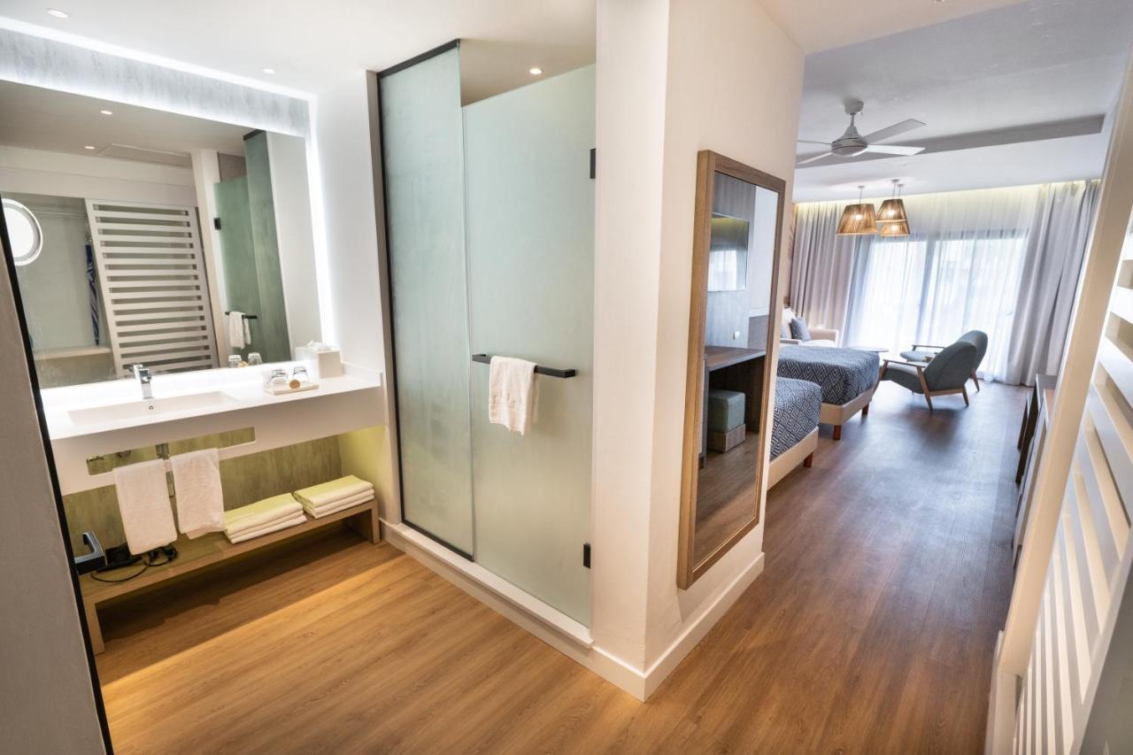 Junior Suite Premium (3 Adults + 1 Child)